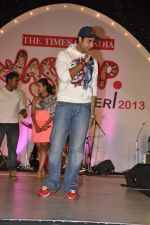 Abhishek Bachchan at Wassup Andheri festival in Chitrakoot grounds in Mumbai on 28th Feb 2013 (10).JPG